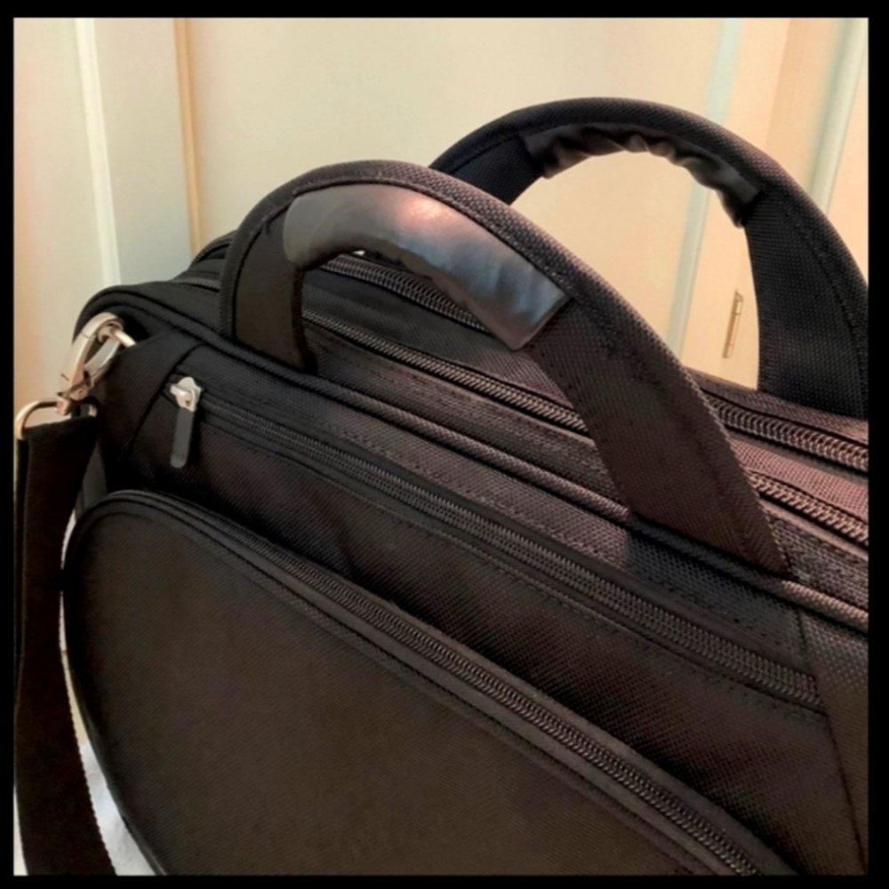 COPY - Brenthaven II XF-SC Prostyle Shoulder Case. 